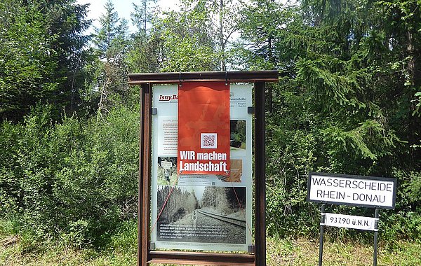 WIR machen Landschaft ©LPV Oberallgäu-Kempten e.V. Rotes Störbanner über Infoschild