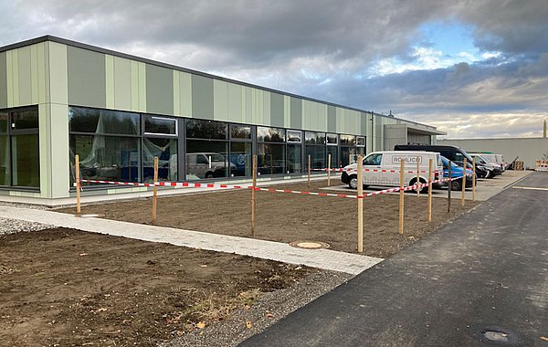 Vorbereitete Fläche vor dem Hallenbad Lindenberg