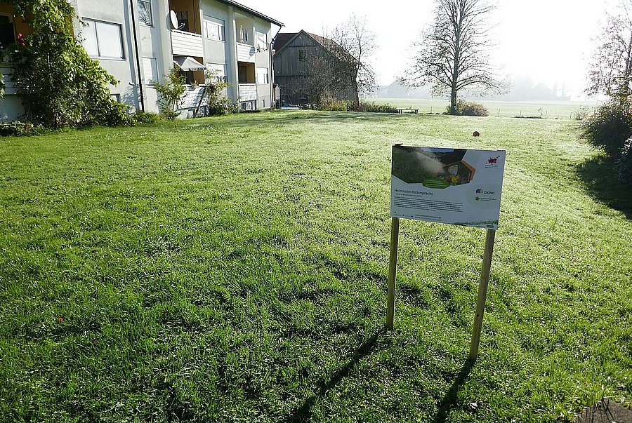 Schild auf Projektfläche