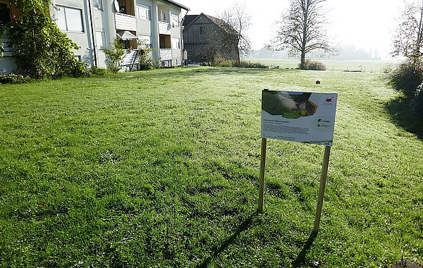 Schild auf Projektfläche