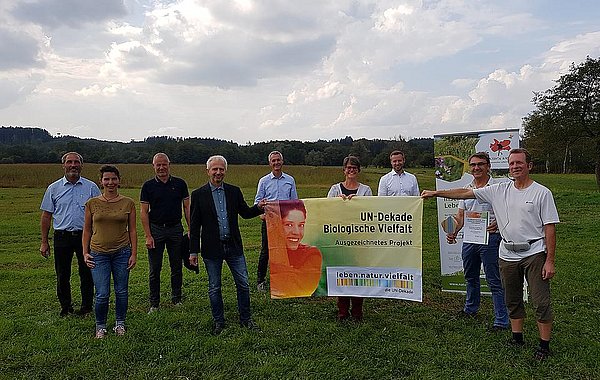 Auszeichnung des DVL-Projektes NATÜRLICH BAYERN als Projekt der UN-Dekade Biologische Vielfalt ©DVL Preisübergabe im schwäbischen Hundsmoor.