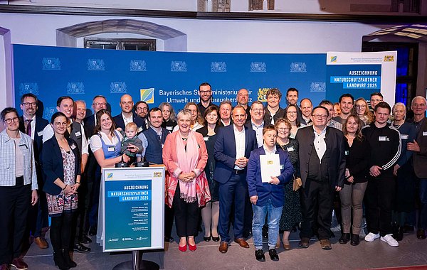 Wettbewerb „Naturschutzpartner Landwirt 2025“ ©Bayerisches Staatsministerium für Umwelt und Verbraucherschutz Gruppenbild