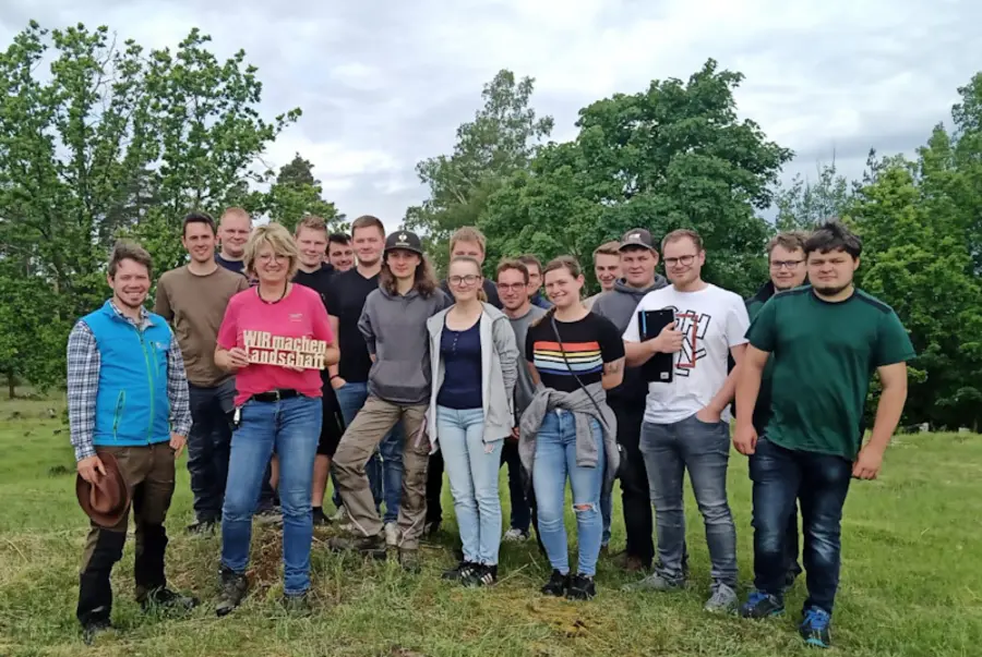 Gruppenbild mit Schriftzug